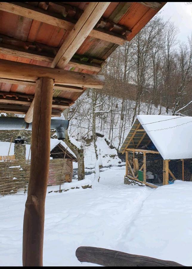 Хатина Біля Потока Vila Lumshory Exterior foto